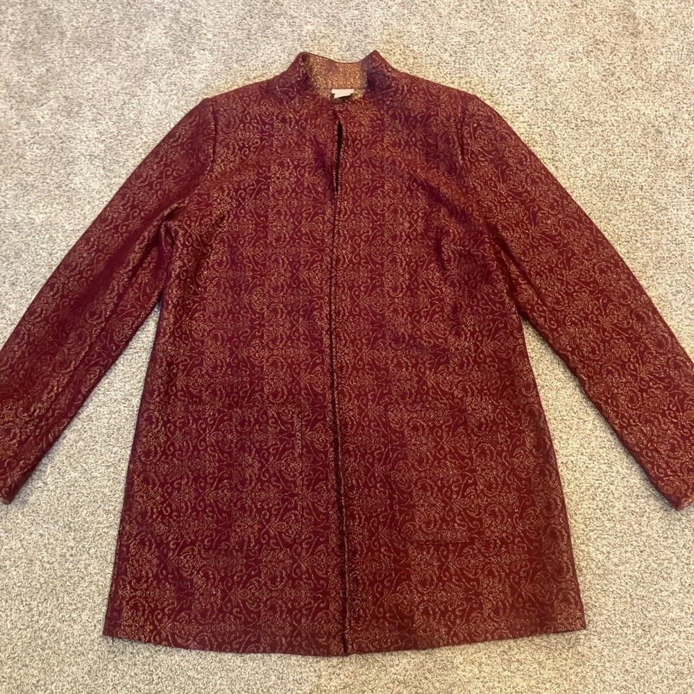 Chicos Womens Burgundy Gold Metallic Jacquard Mandarin Collar Jacket Size 1 8/10